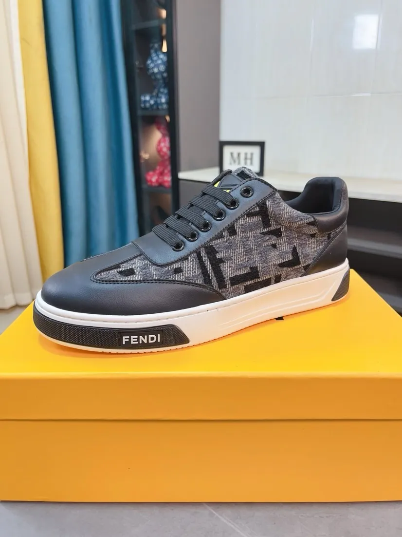 Men's Men's Shoes💰420🌹🌹[fendi] Fendi's classic and comfortable men's, this complex sneaker is made of soft calfskin➕genuine leather lining➕original ultra-light rubber material with rough outsole. This unique and light style is suitable for the casual and refined sensibility of this season. It is comfortable and natural on the feet. It is an everyday style for casual travel in autumn and winter! 38/44
